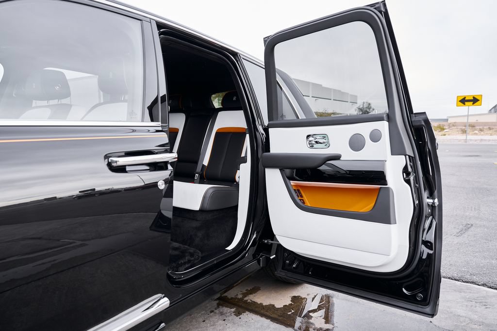 Used 2026 Rolls-Royce Cullinan AWD/4WD image 32