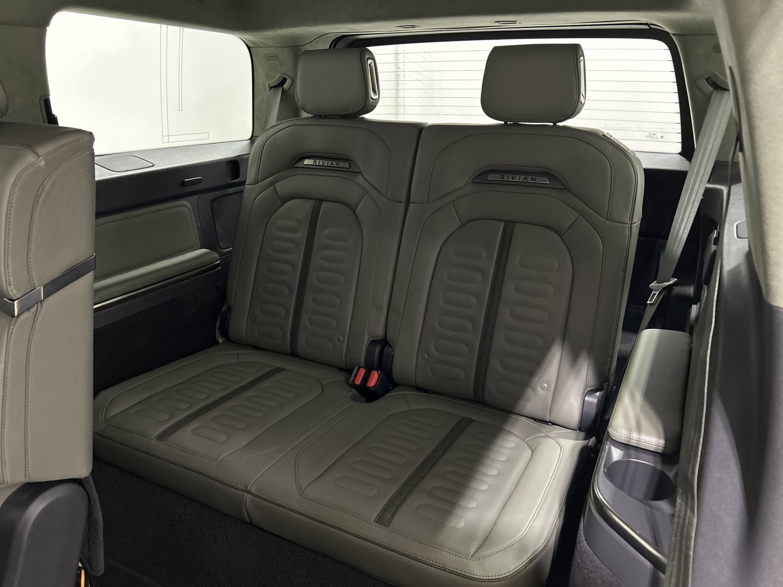 Used 2023 Rivian R1S Adventure image 22