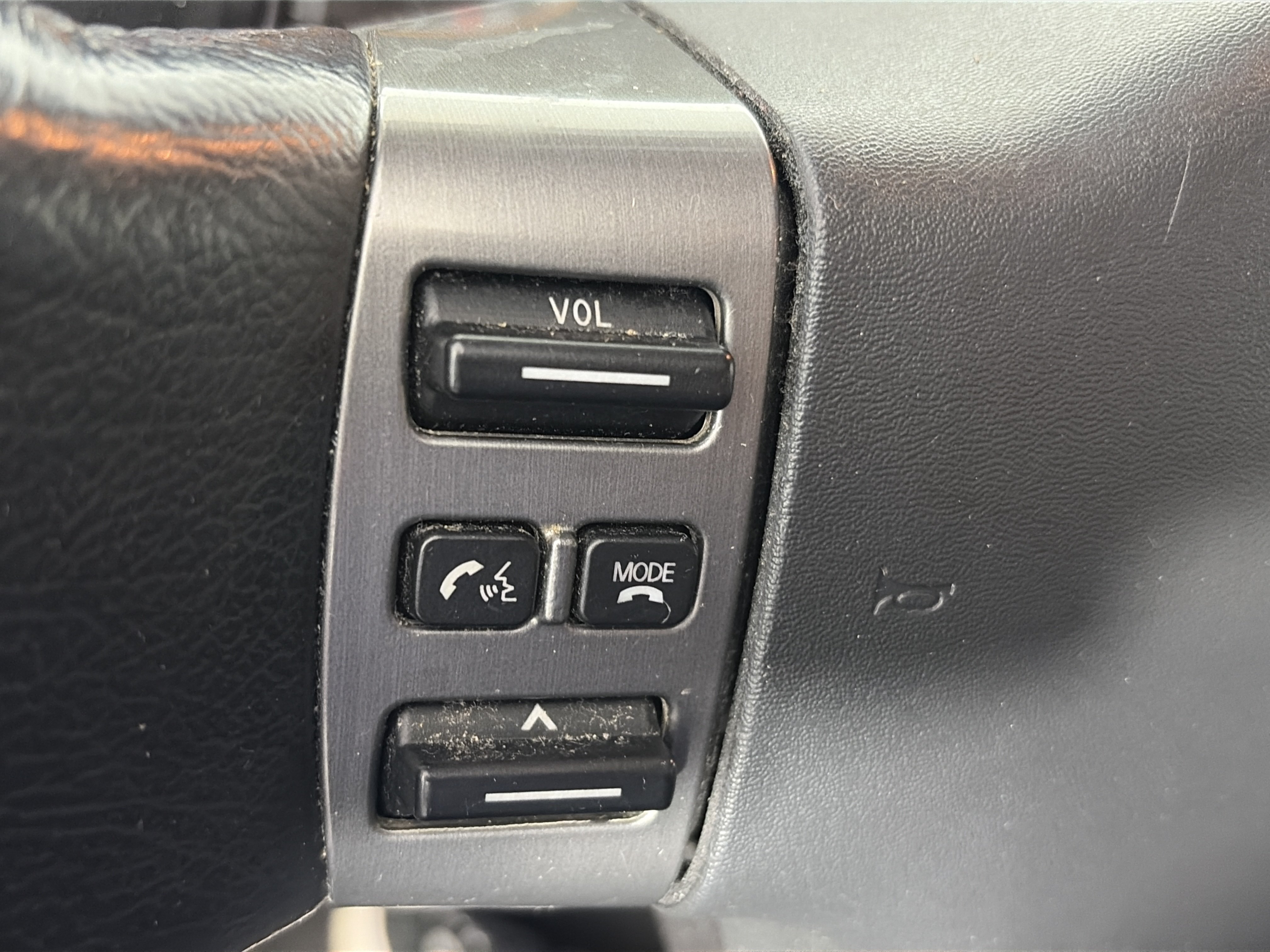 Used 2011 Nissan Titan SV w/ SV Premium Utility Pkg AWD/4WD image 24