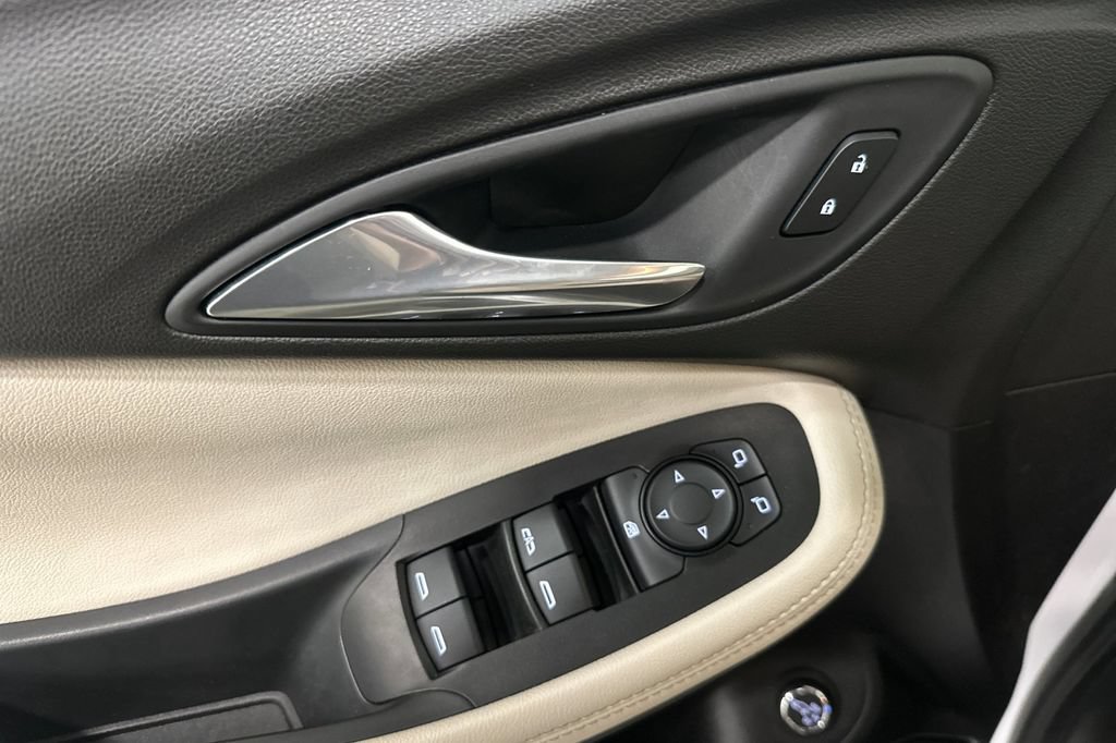 Used 2020 Buick Encore GX Select AWD/4WD image 11