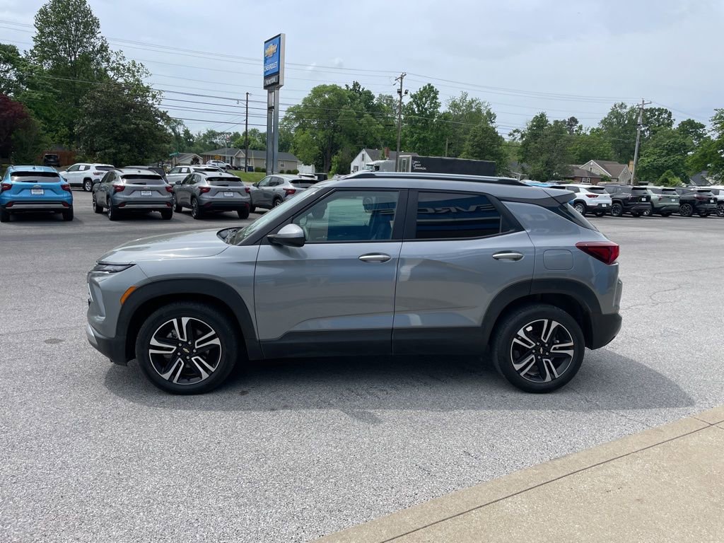 Used 2024 Chevrolet TrailBlazer LT w/ Driver Confidence Package FWD image 5