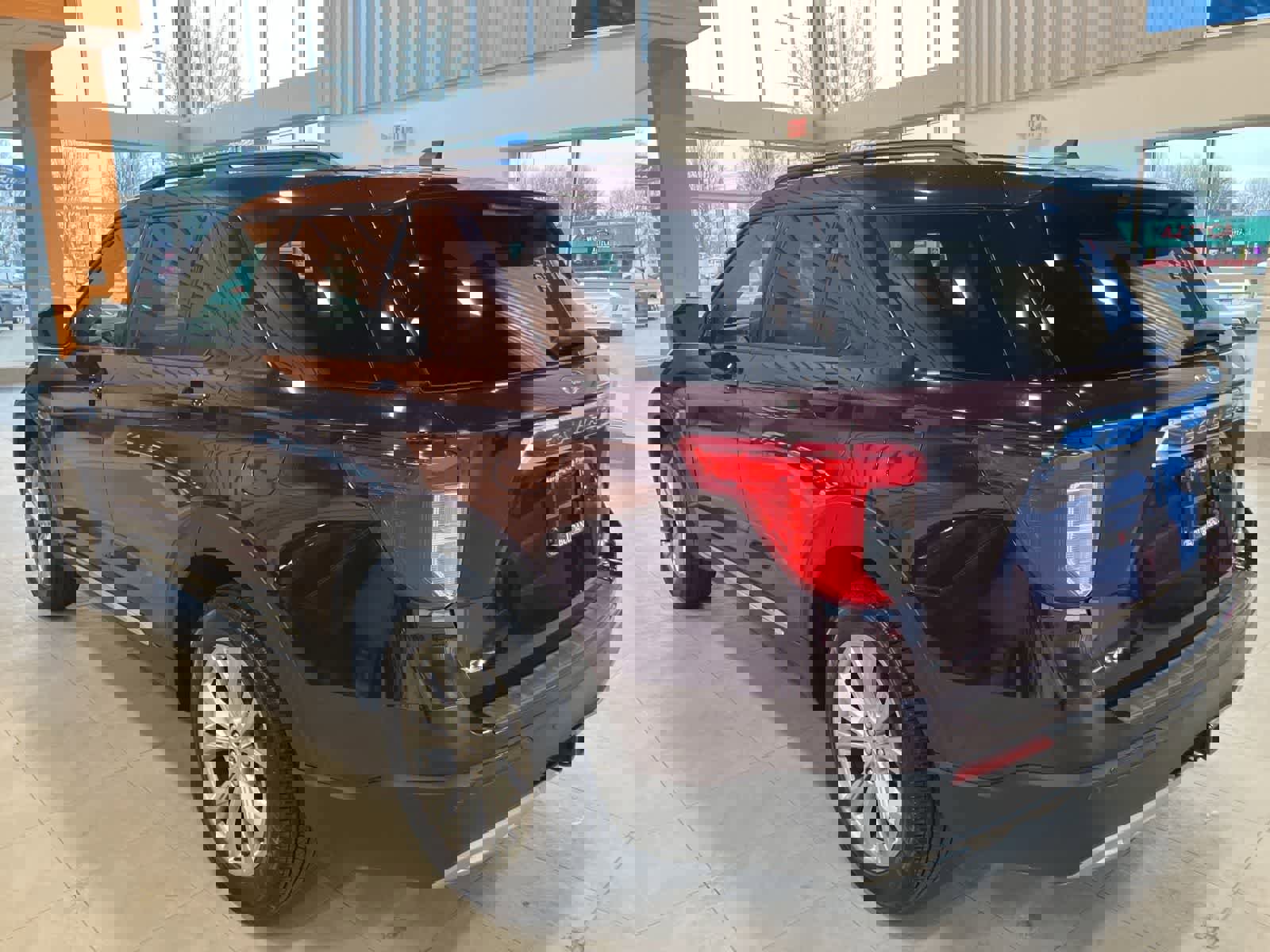 Used 2023 Ford Explorer XLT w/ Equipment Group 202A image 7