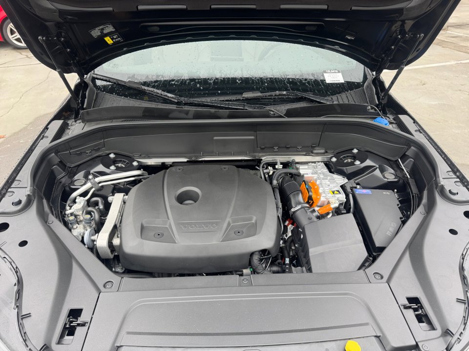 New 2026 Volvo XC90 T8 Plus w/ Protection Package Premier image 16