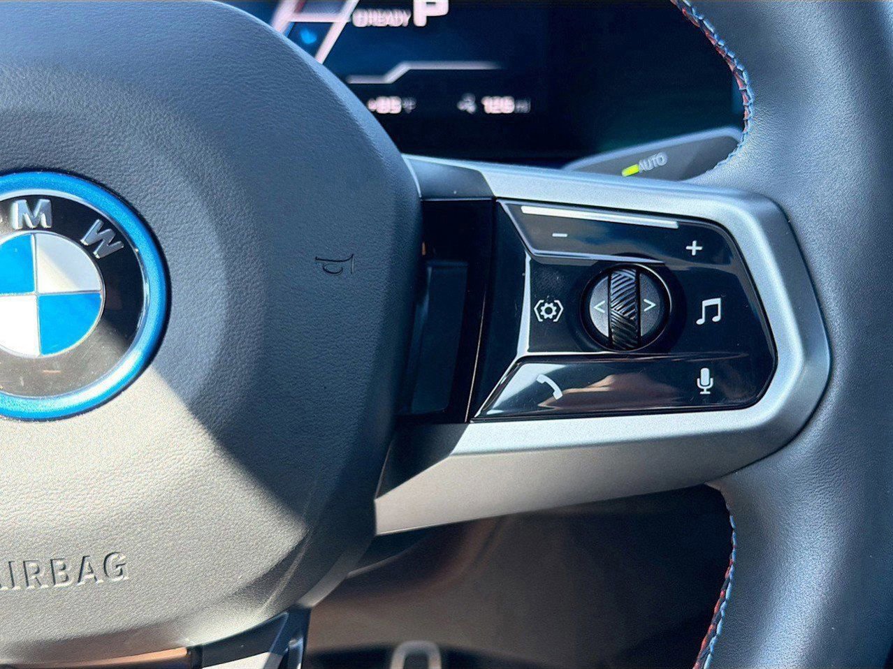 Certified 2025 BMW i5 M60 AWD/4WD image 37