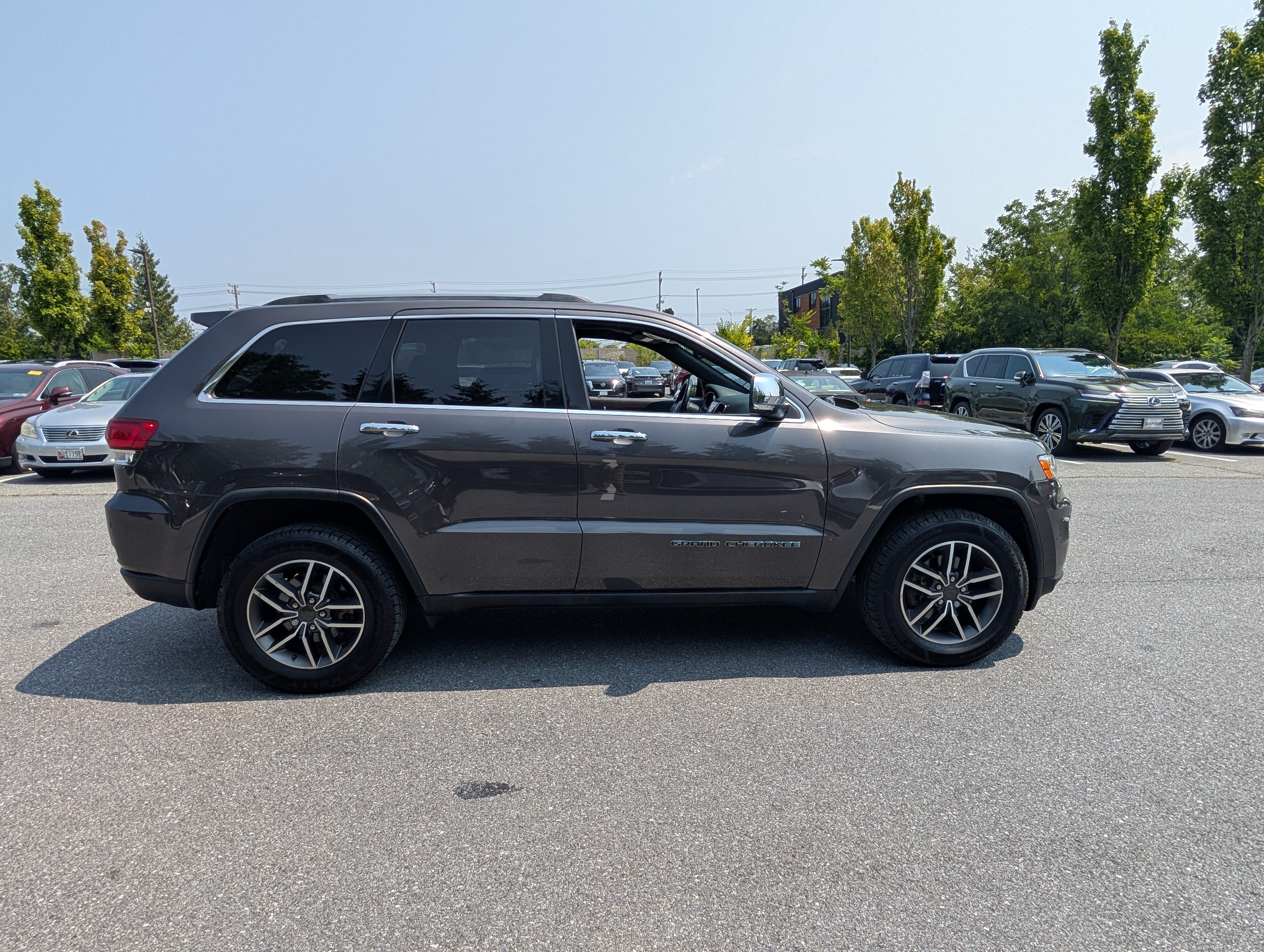 Used 2020 Jeep Grand Cherokee Limited w/ Luxury Group II AWD/4WD image 2