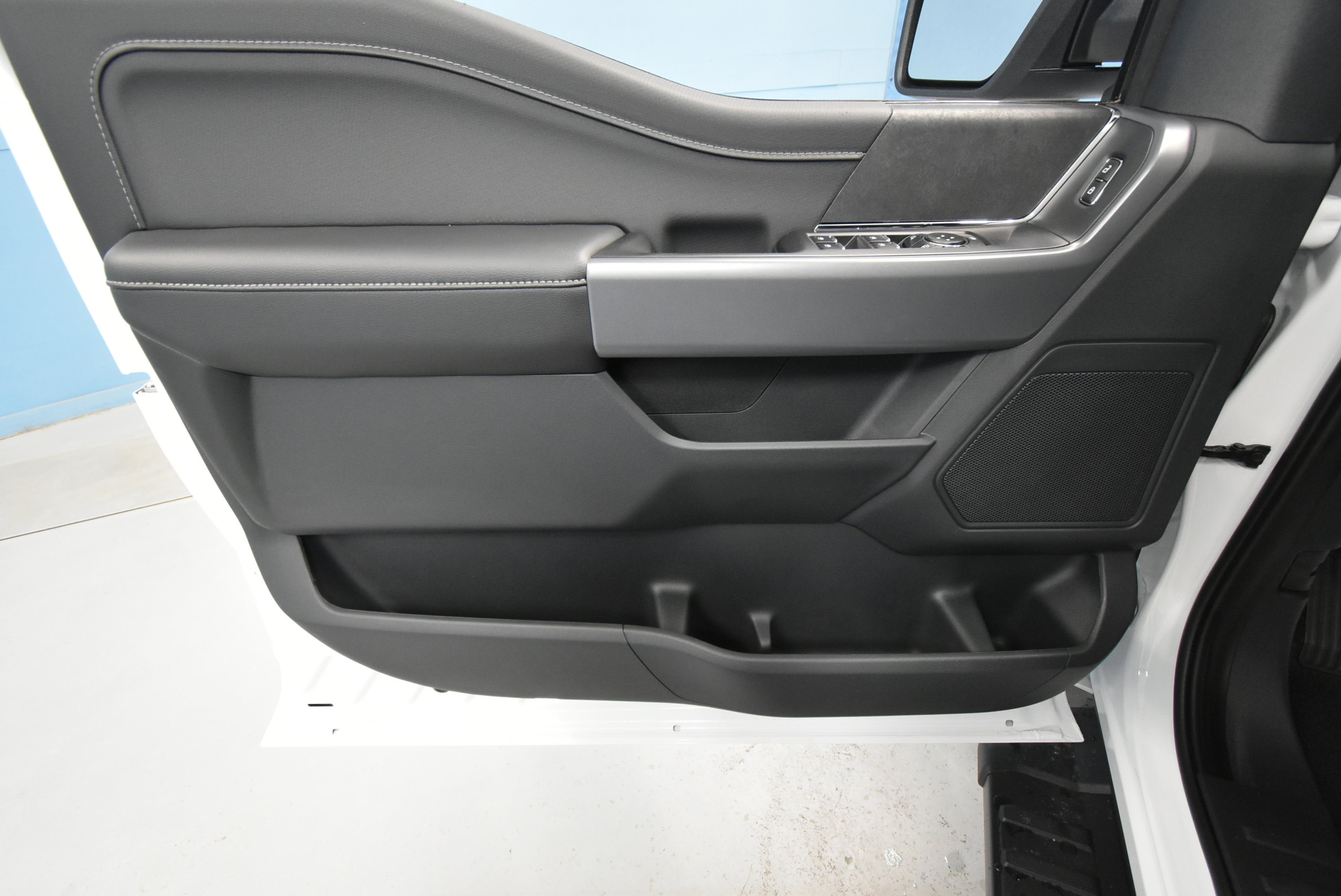 New 2025 Ford F150 XLT w/ Equipment Group 302A MID image 3