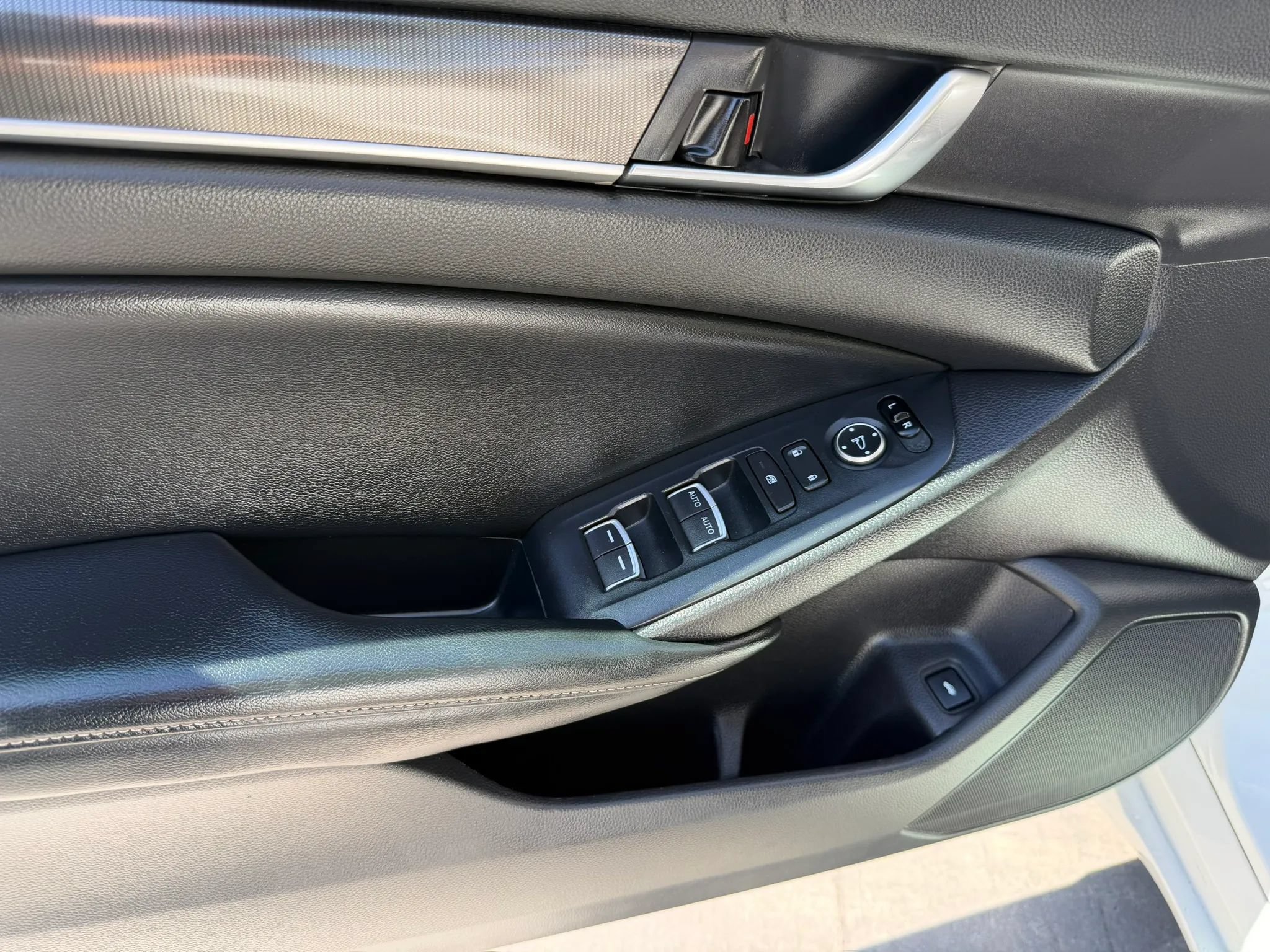 Used 2018 Honda Accord Sport image 14