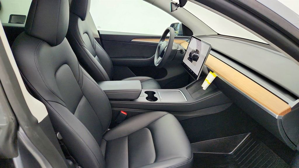 Used 2024 Tesla Model Y Long Range image 28