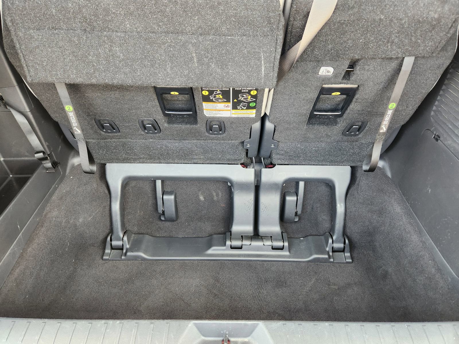 Used 2025 Toyota Sienna XLE image 46