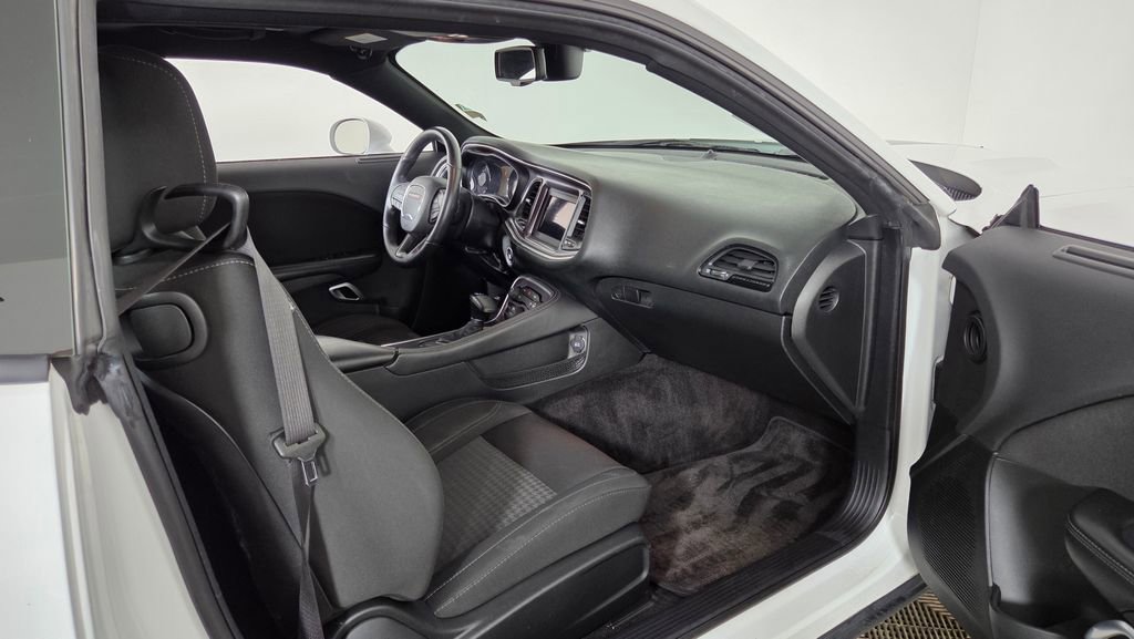 Used 2018 Dodge Challenger R/T w/ Blacktop Package image 29