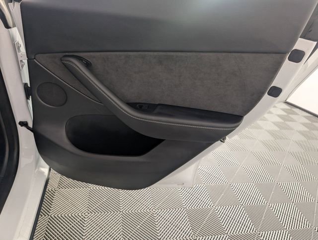 Used 2022 Tesla Model Y Long Range image 28