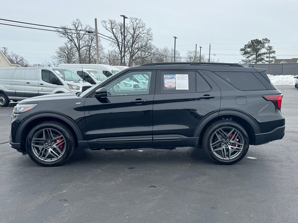 Used 2025 Ford Explorer ST-Line w/ ST-Line Street Pack image 29