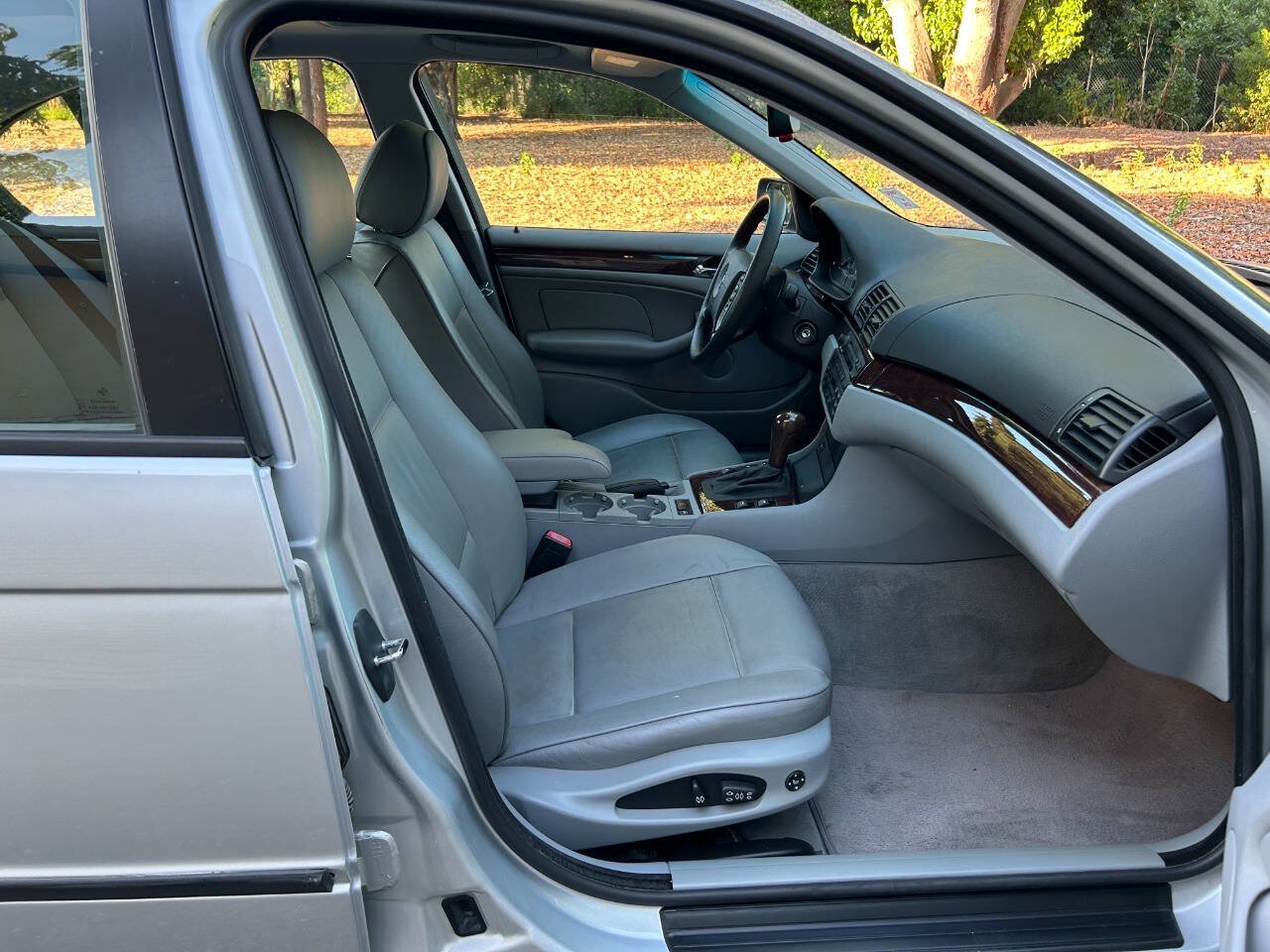 Used 2005 BMW 325i Sedan RWD image 28