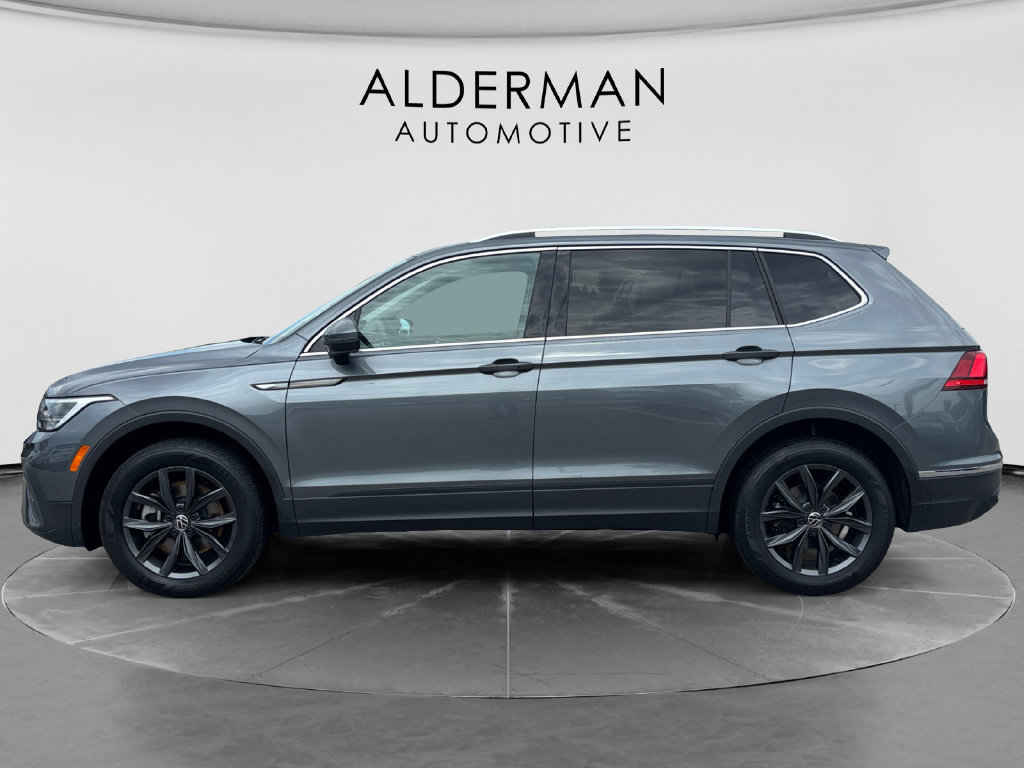Used 2023 Volkswagen Tiguan SE AWD/4WD image 2