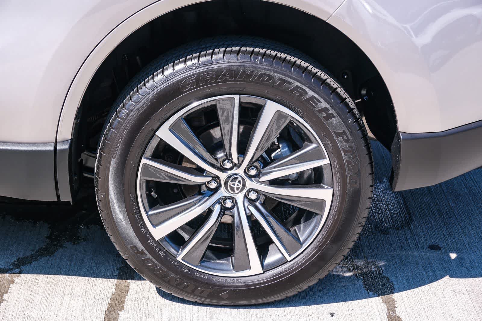 Certified 2024 Toyota Venza LE AWD/4WD image 9
