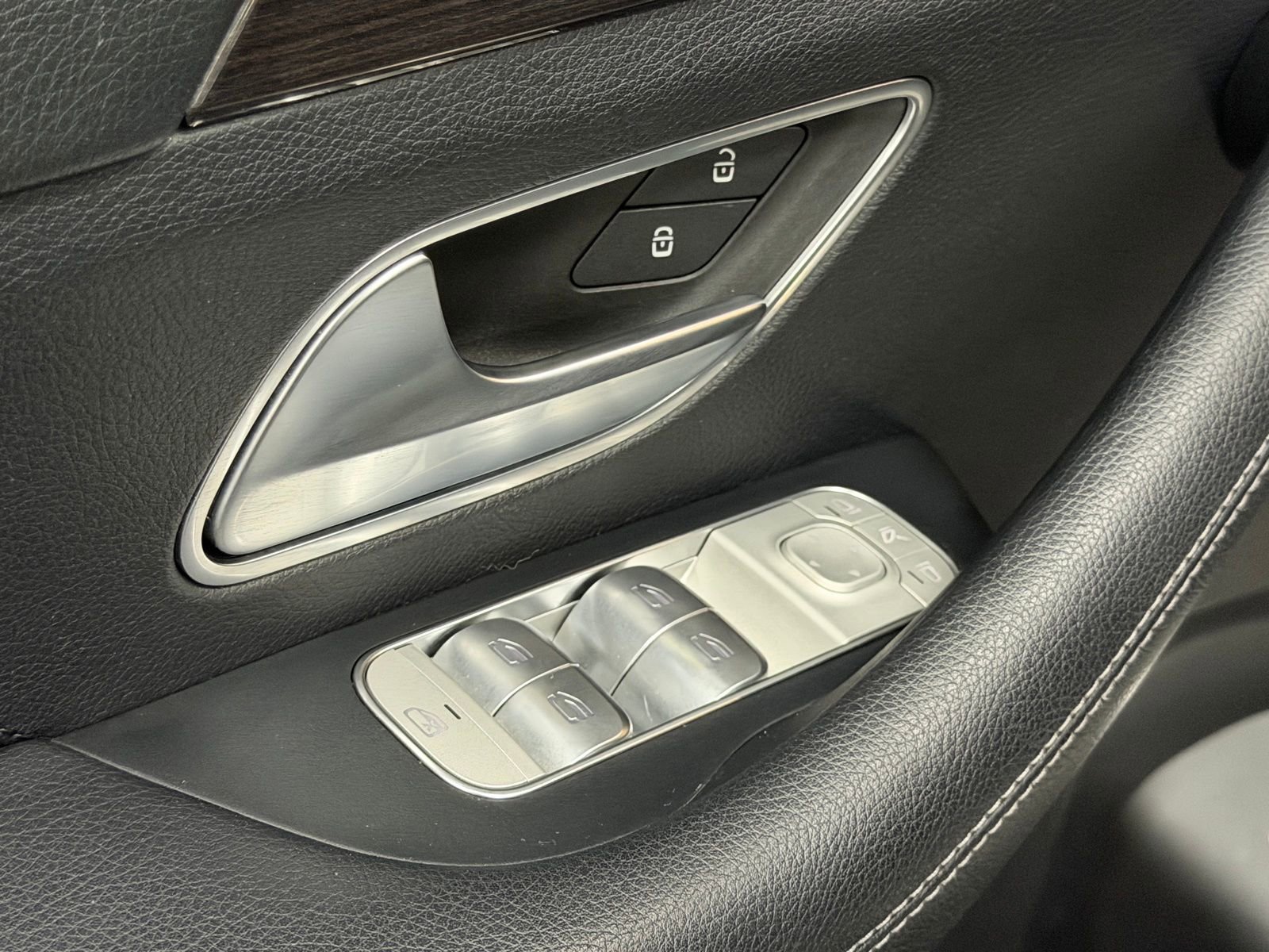 Used 2020 Mercedes-Benz GLE 350 4MATIC image 23