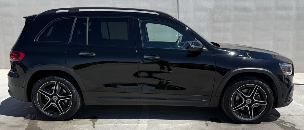 Used 2024 Mercedes-Benz GLB 250 4MATIC image 3