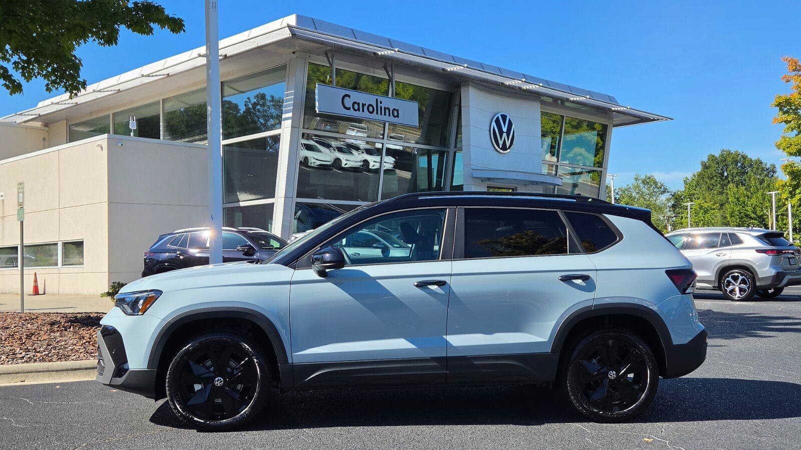 New 2027 Volkswagen Taos SE FWD image 2