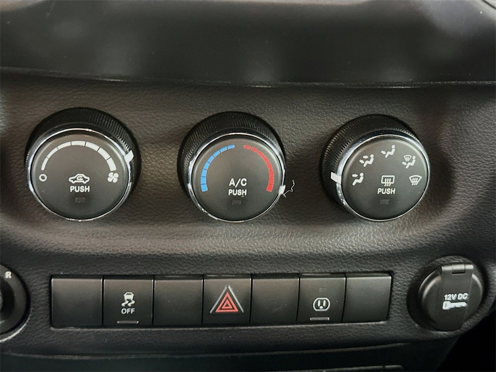 Used 2015 Jeep Wrangler Unlimited Sahara image 12