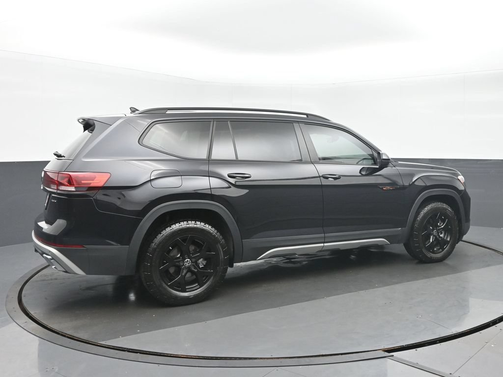 Used 2025 Volkswagen Atlas Peak Edition SE AWD/4WD image 3