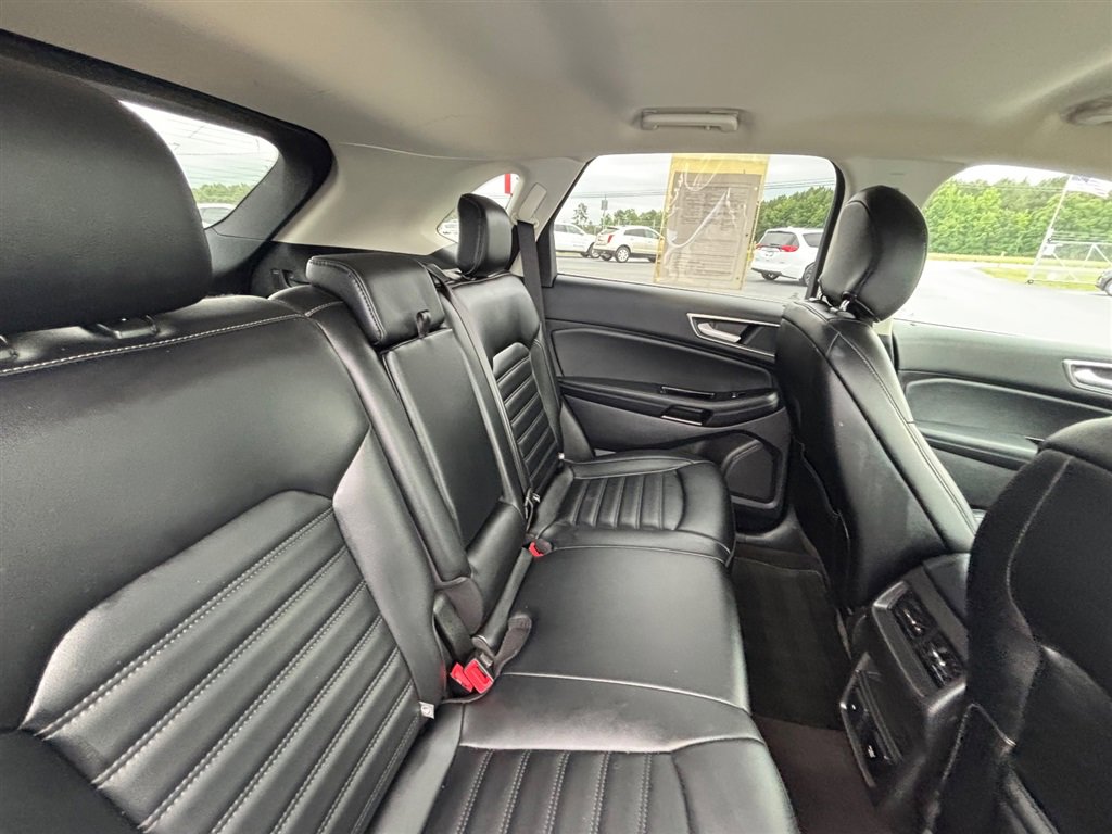 Used 2019 Ford Edge SEL w/ Equipment Group 201A FWD image 24