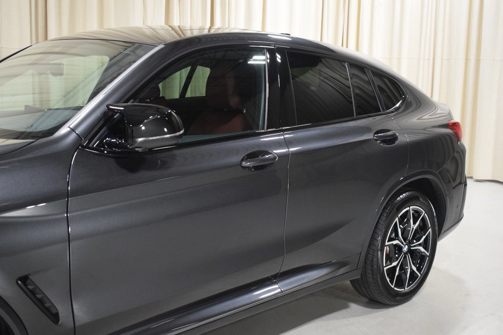 Used 2023 BMW X4 M40i w/ Parking Assistance Package AWD/4WD image 2