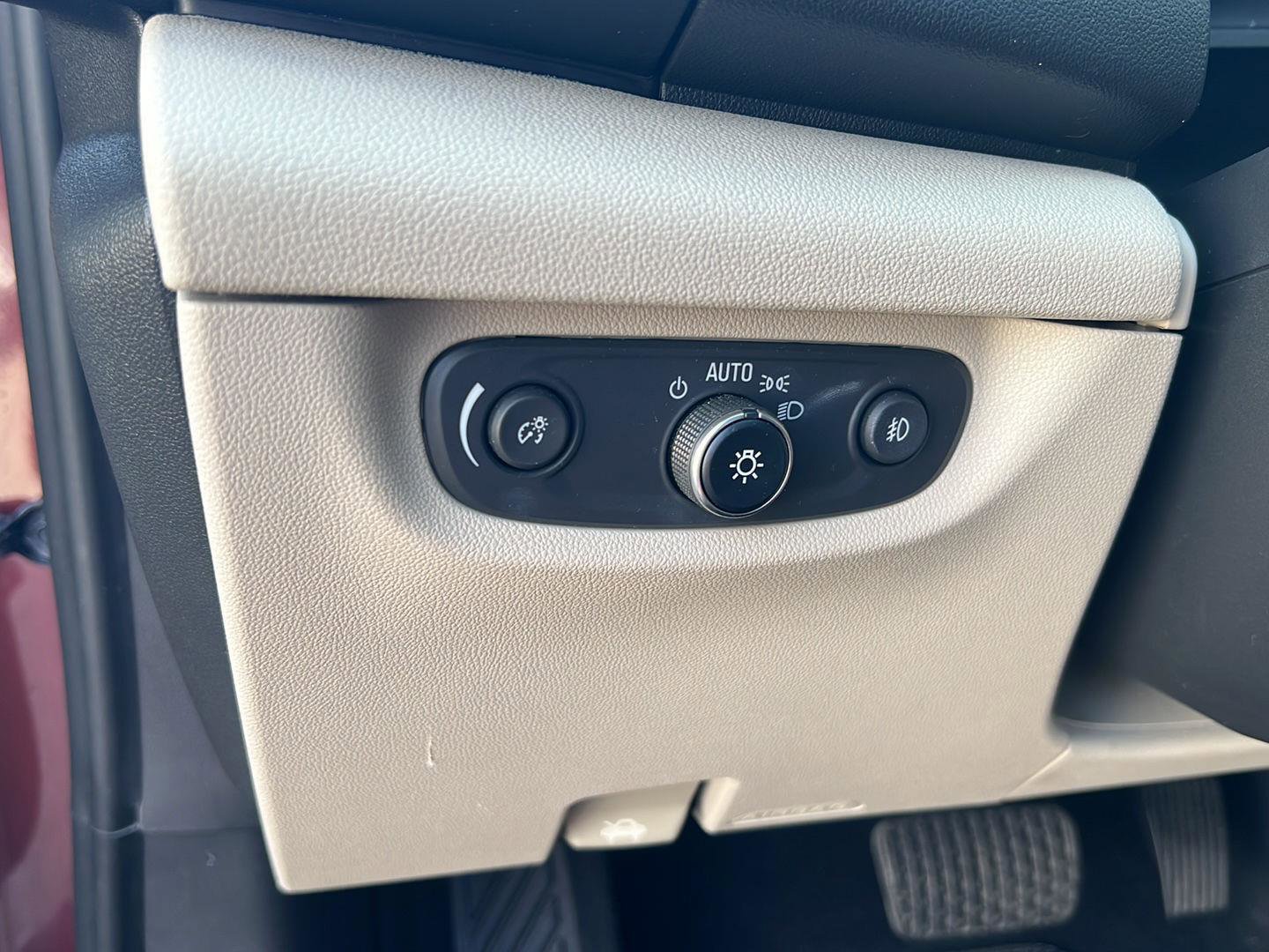 Used 2018 Buick Regal Essence w/ Driver Confidence Package #1 image 19