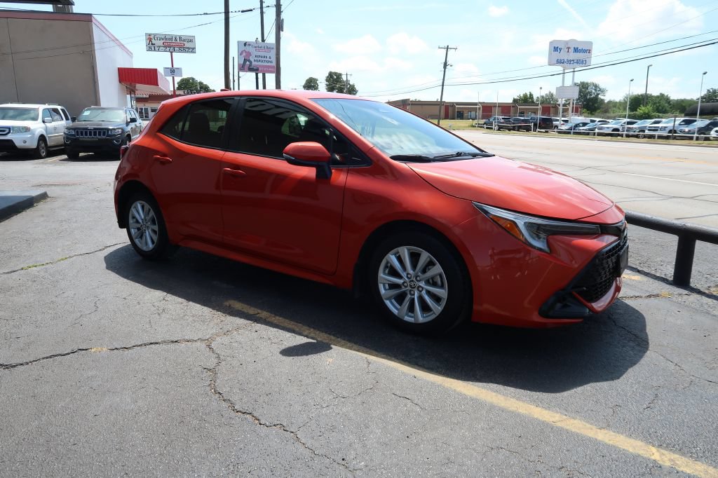 Used 2023 Toyota Corolla SE FWD image 3