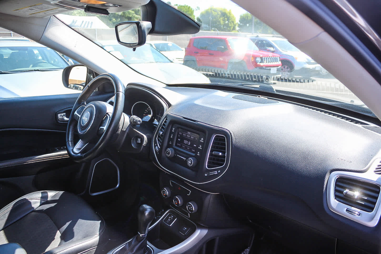 Used 2017 Jeep Compass Latitude FWD image 21