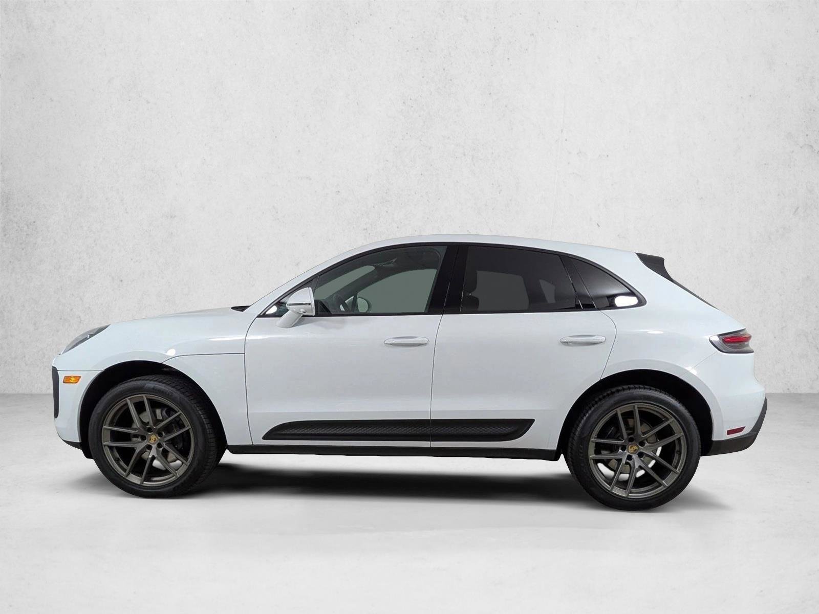 Certified 2025 Porsche Macan Turbo AWD/4WD image 2
