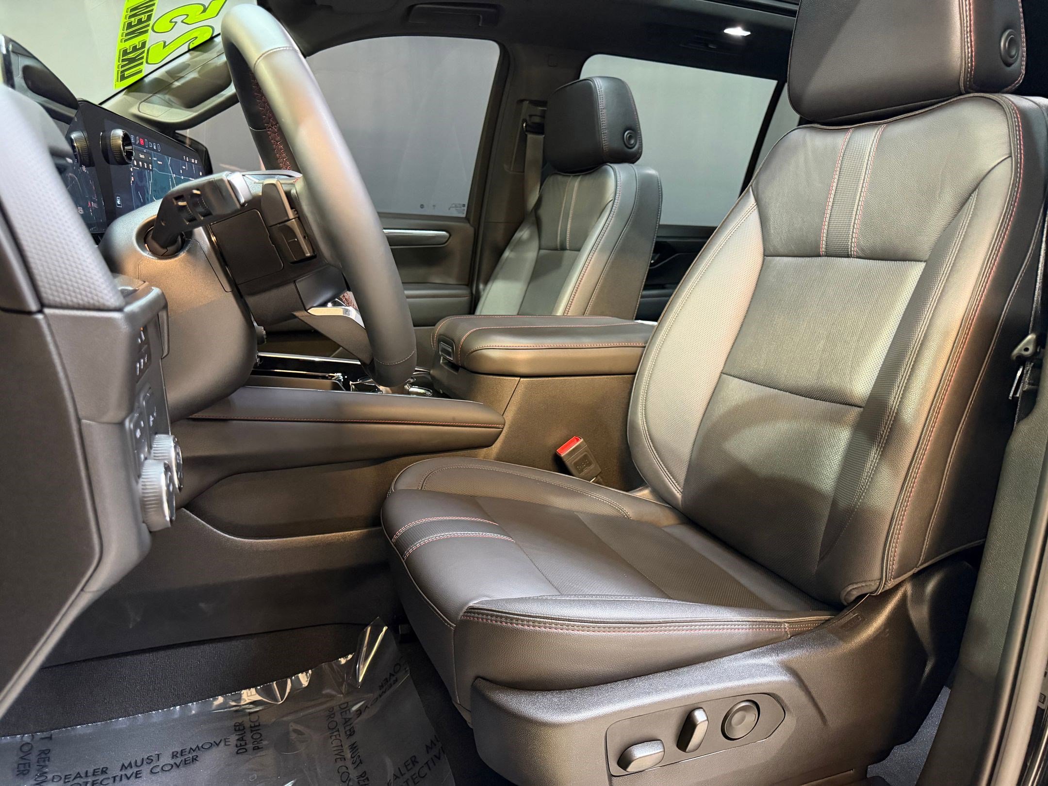 Used 2025 Chevrolet Suburban RST w/ Comfort Package image 5