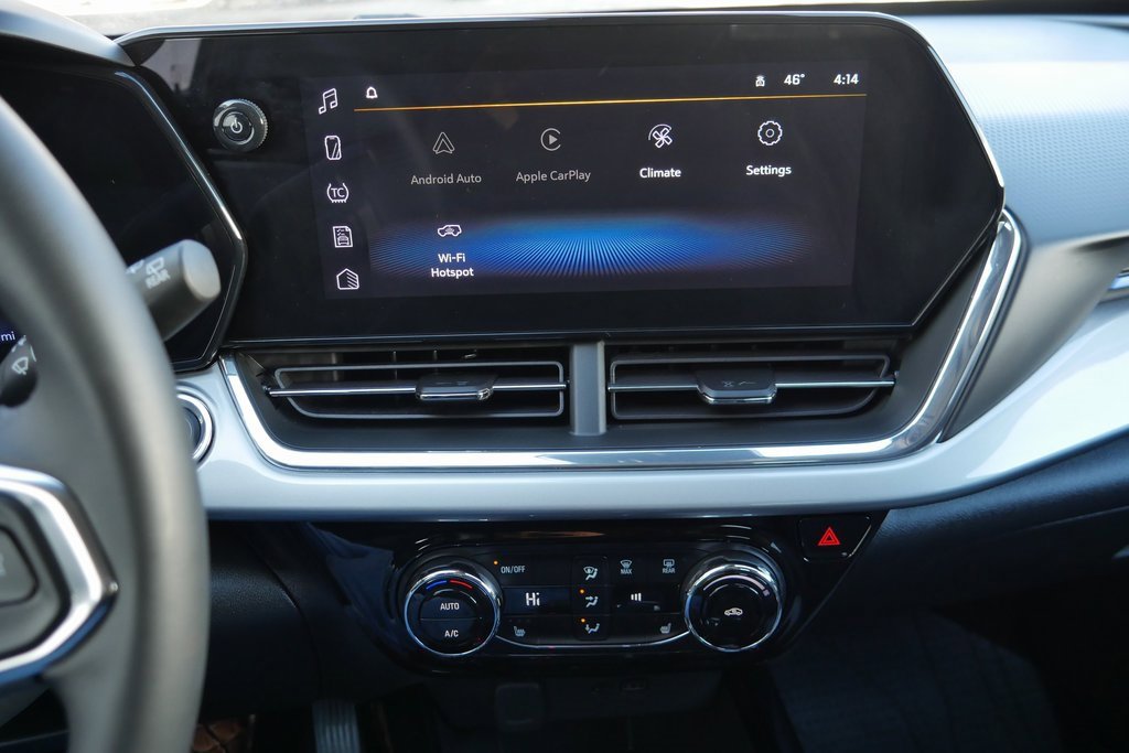 Used 2025 Chevrolet Trax LT w/ Driver Confidence Package image 15