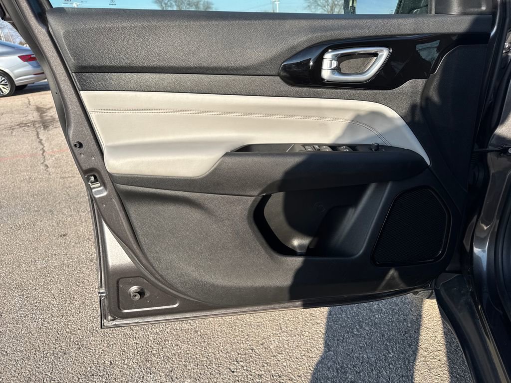 Used 2023 Jeep Compass Limited image 12