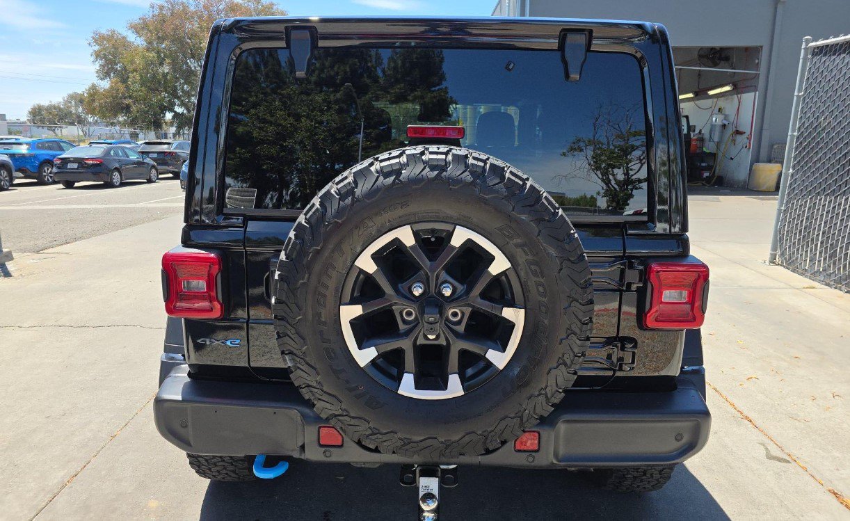 Used 2024 Jeep Wrangler Unlimited Rubicon 4xe w/ Safety Group AWD/4WD image 5