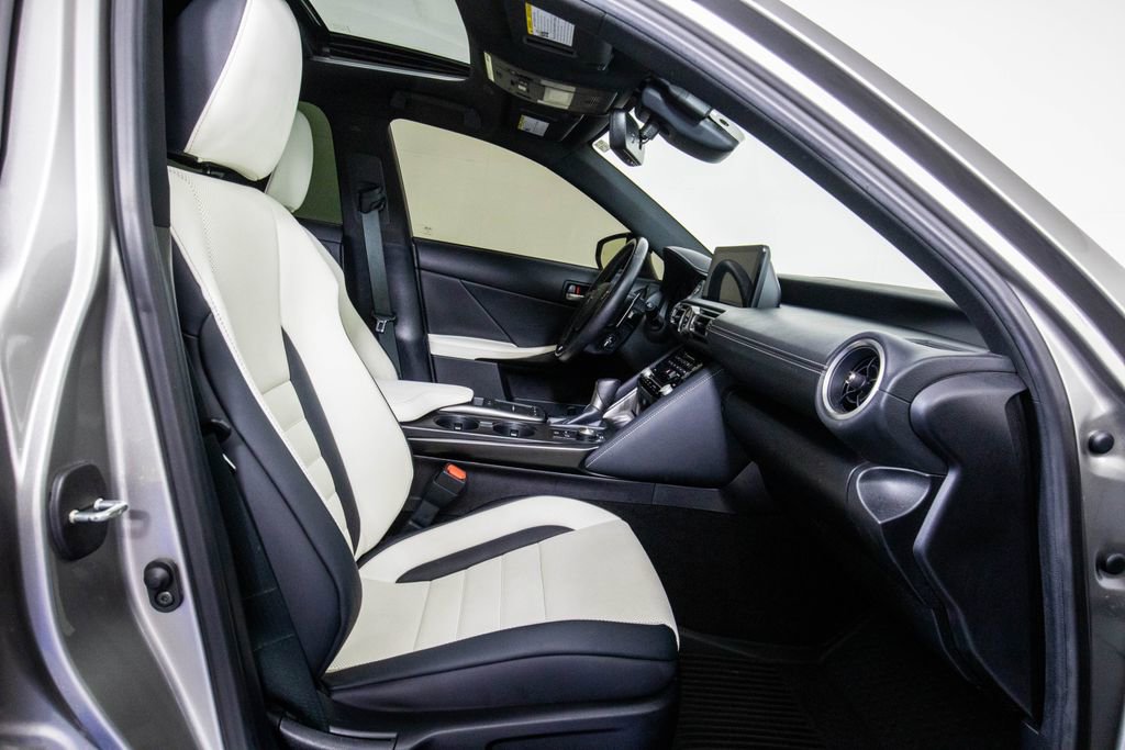 Used 2022 Lexus IS 350 F Sport RWD image 9