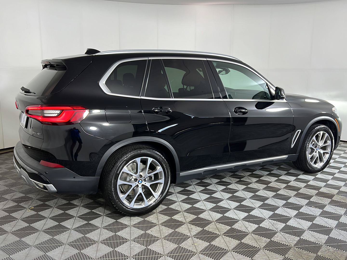 Used 2020 BMW X5 xDrive40i w/ Convenience Package AWD/4WD image 5