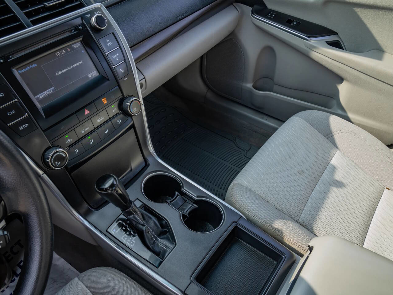 Used 2017 Toyota Camry LE image 25