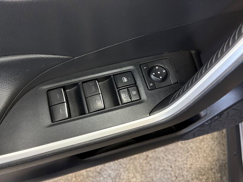 Used 2022 Toyota RAV4 XLE w/ Convenience Package AWD/4WD image 11