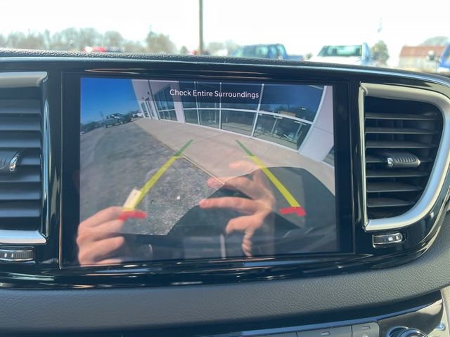 Used 2023 Chrysler Pacifica Touring-L FWD image 20