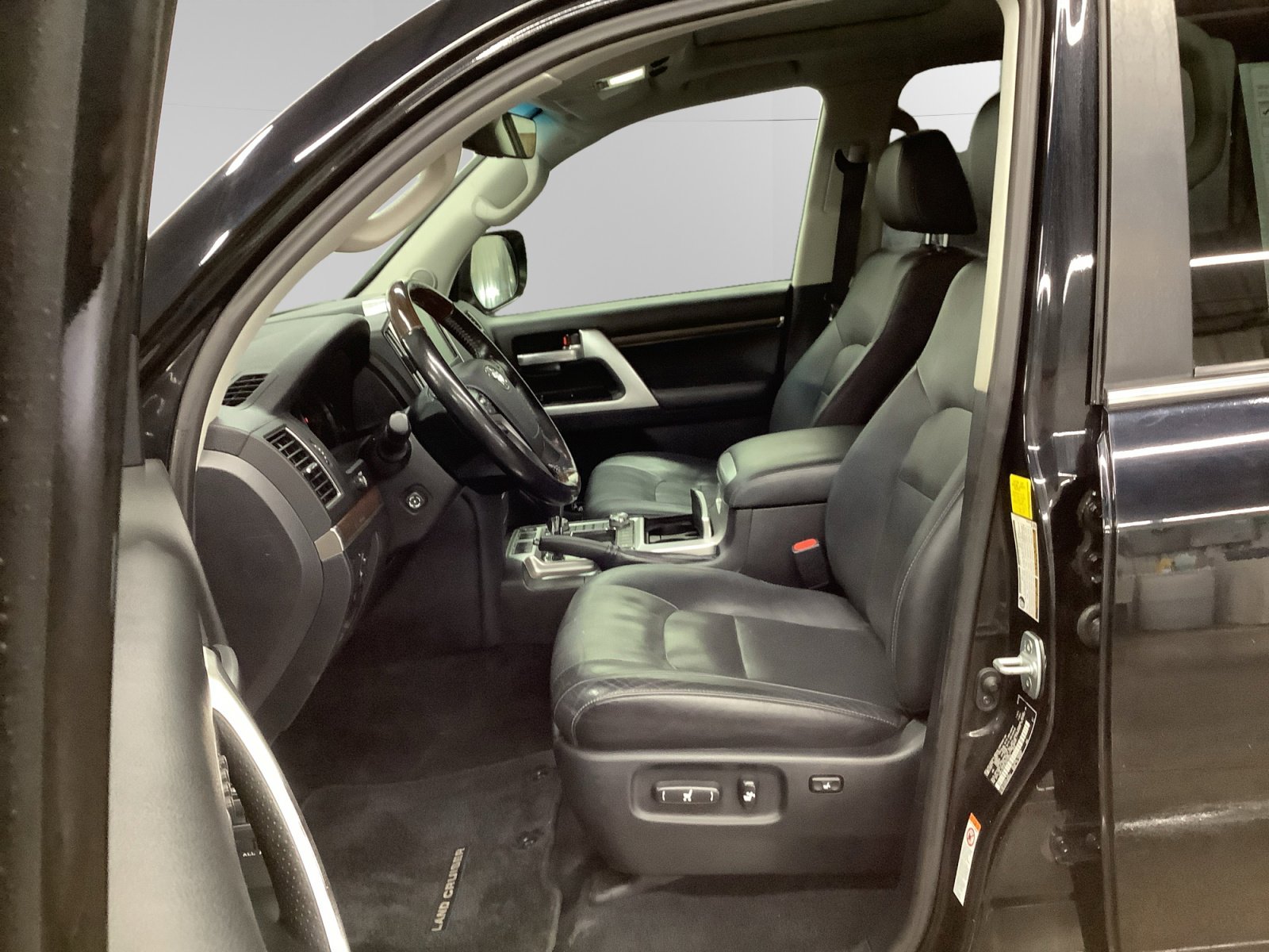 Certified 2018 Toyota Land Cruiser w/ Carpet Mat Package image 9