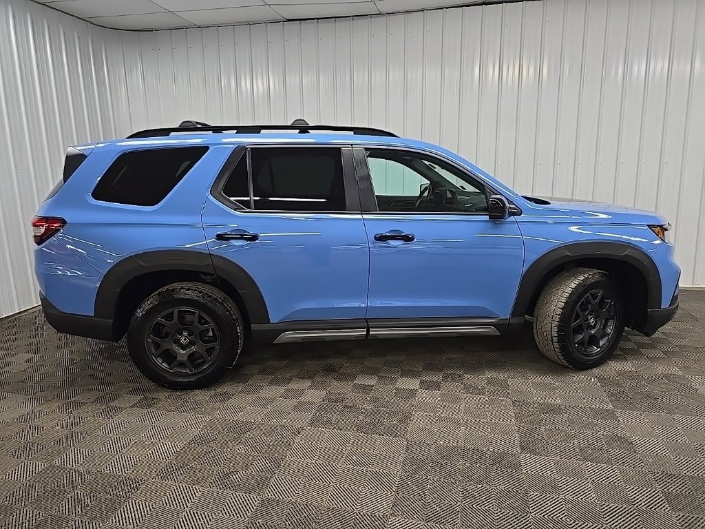 Used 2023 Honda Pilot TrailSport image 2