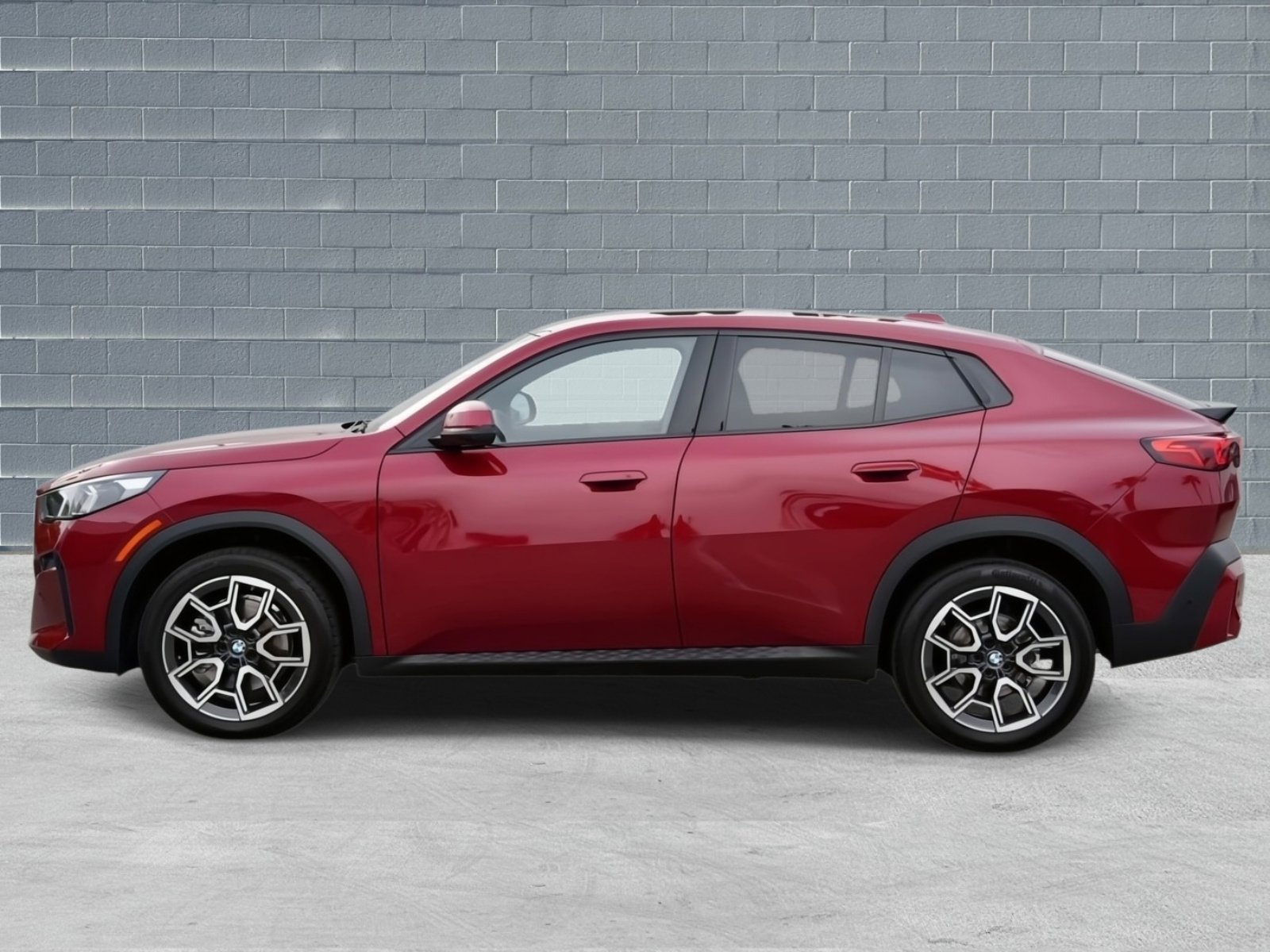 Used 2025 BMW X2 xDrive28i image 4