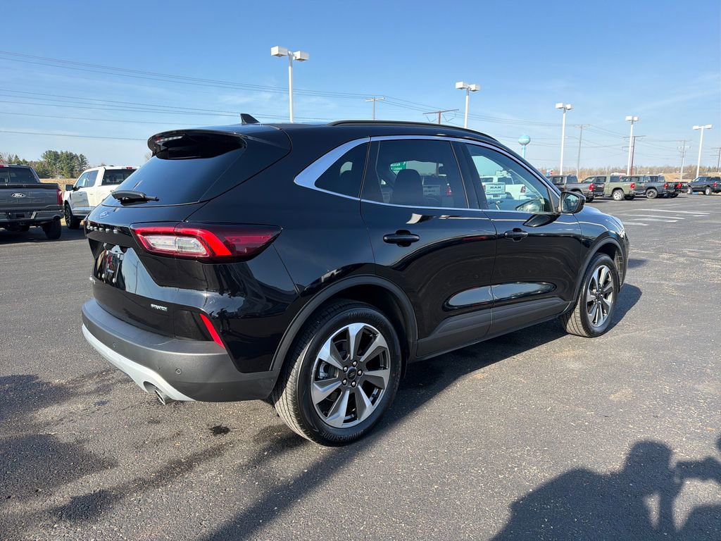 Used 2025 Ford Escape Platinum image 5