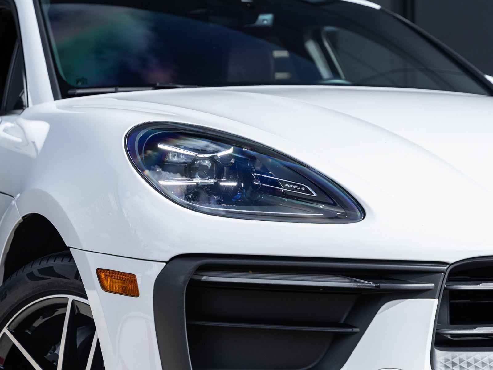Certified 2025 Porsche Macan w/ Premium Package Plus AWD/4WD image 20