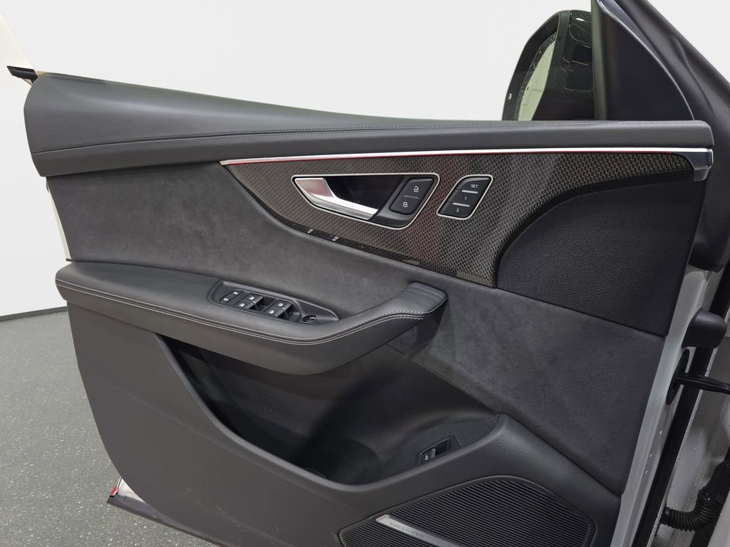 Used 2023 Audi SQ8 Prestige AWD/4WD image 28