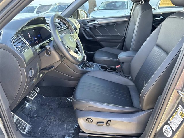 Certified 2023 Volkswagen Tiguan SE R-Line image 15
