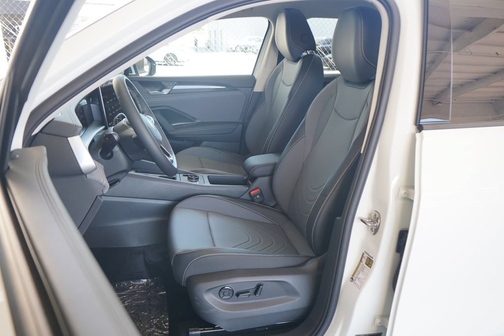 New 2026 Volkswagen Tiguan SE FWD image 6