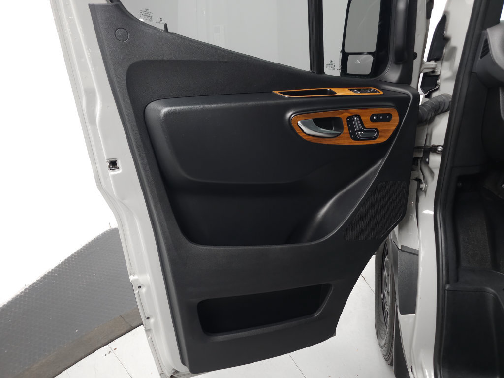Used 2025 Mercedes-Benz Sprinter 2500 image 5