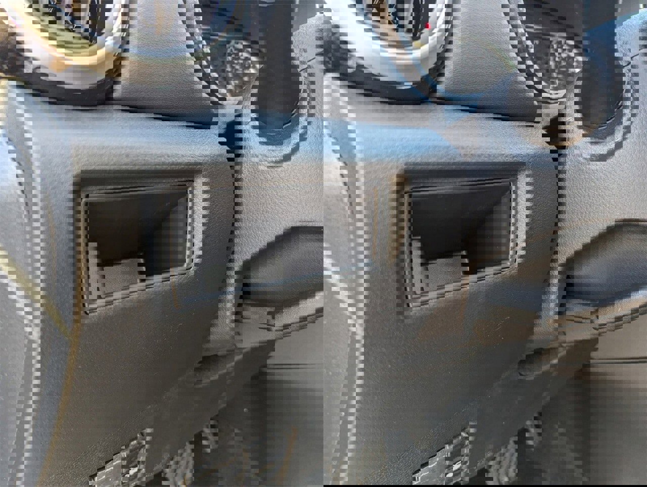 New 2025 Nissan Versa SR w/ Trunk Package image 16