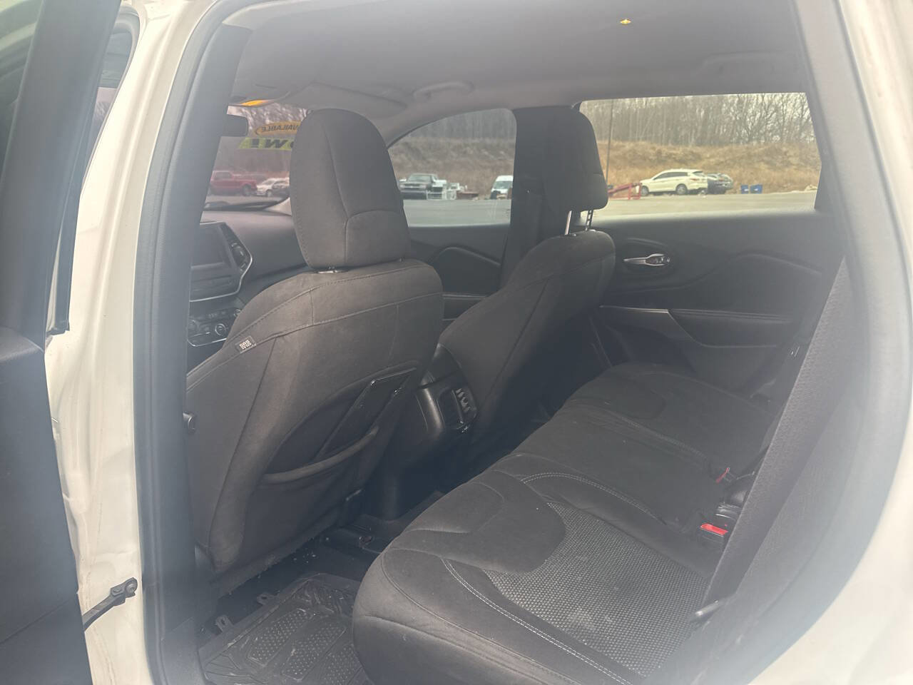 Used 2020 Jeep Cherokee Latitude w/ Cold Weather Group image 19